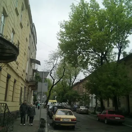 1Кім Апарт Поруч Оперного Театру Поруч Тгц Форум На Ветеранів Apartmán *