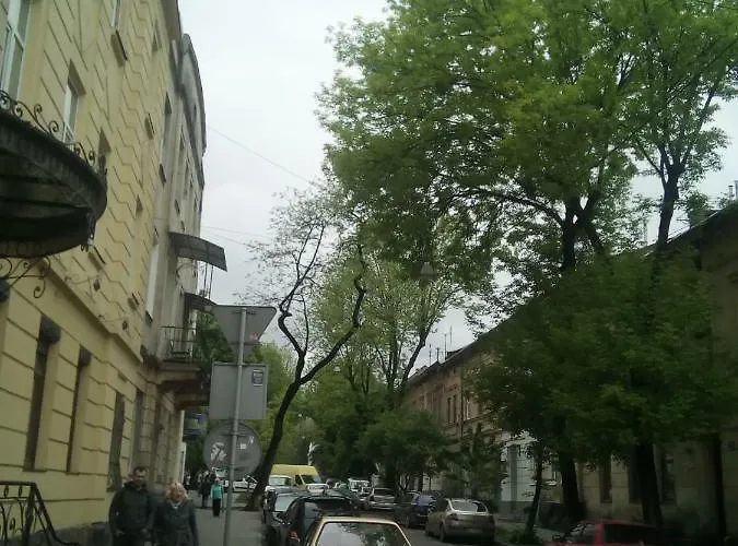 1Кім Апарт Поруч Оперного Театру Поруч Тгц Форум На Ветеранів Apartmán *