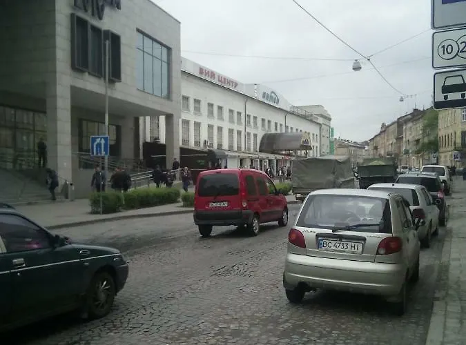 Apartmán 1Кім Апарт Поруч Оперного Театру Поруч Тгц Форум На Ветеранів *