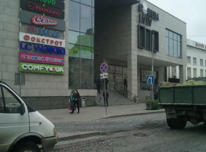 1Кім Апарт Поруч Оперного Театру Поруч Тгц Форум На Ветеранів Apartmán *